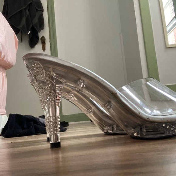 Translucent heels - Picture 4 of 4